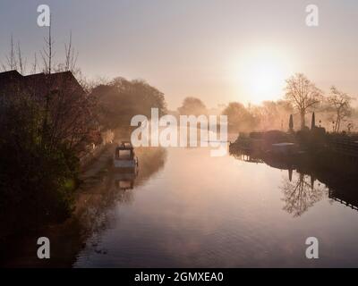 Abingdon, England - 30. März 2021; keine Menschen im Blick. Abingdon-on-Thames behauptet, die älteste Stadt in England zu sein. Und die Themse fließt durch sie Stockfoto