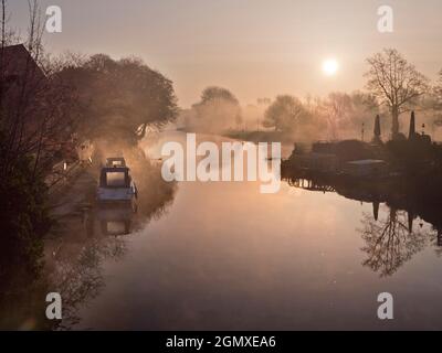 Abingdon, England - 30. März 2021; keine Menschen im Blick. Abingdon-on-Thames behauptet, die älteste Stadt in England zu sein. Und die Themse fließt durch sie Stockfoto