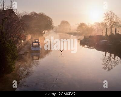 Abingdon, England - 30. März 2021; keine Menschen im Blick. Abingdon-on-Thames behauptet, die älteste Stadt in England zu sein. Und die Themse fließt durch sie Stockfoto