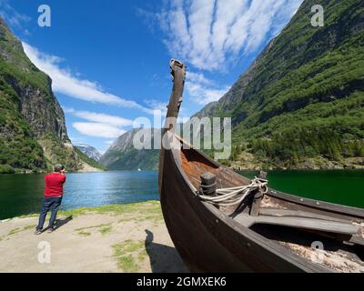 FlŒm ist ein kleines Dorf in der spektakulären Umgebung des Aurlandsfjords - einem Zweig des Sognefjords: Dies ist der größte und bekannteste Fjord in Stockfoto