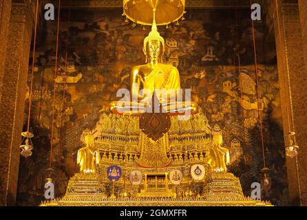 Bnagkok, Thailand - März 2011; Wat Pho ist ein großer buddhistischer Tempelkomplex im Phra Nakhon Bezirk, Bangkok, Thailand. Es befindet sich direkt an den s Stockfoto