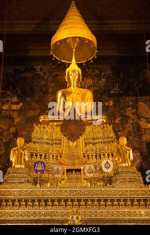 Bnagkok, Thailand - März 2011; Wat Pho ist ein großer buddhistischer Tempelkomplex im Phra Nakhon Bezirk, Bangkok, Thailand. Es befindet sich direkt an den s Stockfoto