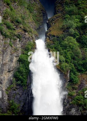 Der herrliche Geiranger Fjord liegt in der Sunnm¿re Region des Komitats M¿re Og Romsdal in Norwegen. Eine der beliebtesten Touristenattraktionen von NorwayÕs, Stockfoto