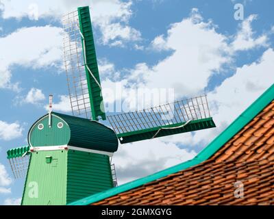 Zaanse Schans, Niederlande - 27. Mai 2016; Zaanse Schans ist ein Stadtteil von Zaandam, in der Nähe von Zaandijk in den Niederlanden. Es hat eine Sammlung von uns Stockfoto