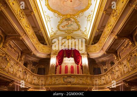 Yusupov-Palast, Sankt Petersburg, Russland - 12. Juni 2011; das üppige und dekadente Innere des privaten Theaters des Yusupov-Palastes. Irgendwann calle Stockfoto