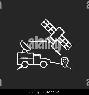 Militärische Nutzung von Satelliten Kreide weißes Symbol auf dunklem Hintergrund Stock Vektor