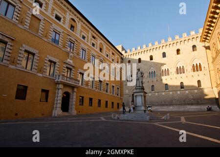 Piazza Salimbeni, Siena, Toskana, Italien, Europa Stockfoto