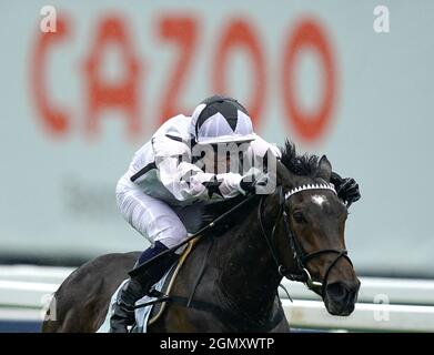 Datei-Foto vom 04-06-2021 von Oscula mit Jockey Mark Cehan gewinnt den Cazoo Woodcote EBF Stakes am ersten Tag des Cazoo Derby Festivals auf der Epsom Racecourse. Ausgabedatum: Dienstag, 21. September 2021. Stockfoto