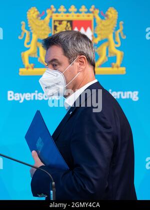 München, Deutschland. September 2021. Der bayerische Ministerpräsident Markus Söder (CSU) kommt nach einem Treffen des Bayerischen Kabinetts zu einer Pressekonferenz. Quelle: Sven Hoppe/dpa/Alamy Live News Stockfoto