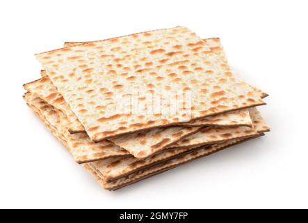 Stapel von Matzo traditionellen ungesäuerten Fladenbrot isoliert auf weiß Stockfoto