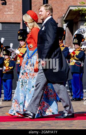 Den Haag, Niederlande. September 2021. Abfahrt von Königin Maxima und König Willem-Alexander an der großen Kirche. Den Haag . Die Zeremonie wird in diesem Jahr anders aussehen, da Prinsjesdag aufgrund der Maßnahmen, die das Coronavirus aufgrund der Coronakrise umgeben, anders aussieht als sonst. Viele der zeremoniellen Teile werden gestrichen und die Öffentlichkeit ist im Stadtzentrum von Den Haag nicht willkommen. Willem Alexander. Robin Utrecht Credit: Abaca Press/Alamy Live News Stockfoto