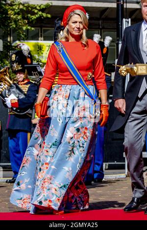 Den Haag, Niederlande. September 2021. Abfahrt von Königin Maxima und König Willem-Alexander an der großen Kirche. Den Haag . Die Zeremonie wird in diesem Jahr anders aussehen, da Prinsjesdag aufgrund der Maßnahmen, die das Coronavirus aufgrund der Coronakrise umgeben, anders aussieht als sonst. Viele der zeremoniellen Teile werden gestrichen und die Öffentlichkeit ist im Stadtzentrum von Den Haag nicht willkommen. Willem Alexander. Robin Utrecht Credit: Abaca Press/Alamy Live News Stockfoto