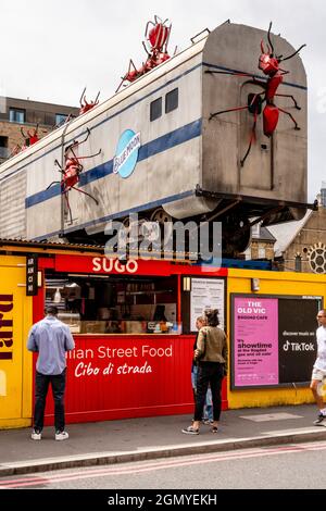 Sugo Italienischer Street Food-Händler auf dem Vinegar Yard Flea Market, Bermondsey, London, Großbritannien. Stockfoto