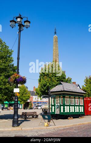 The Market Place, Carmen's Shelter und Obelisk, Ripon City, West Riding of North Yorkshire, England. Stockfoto