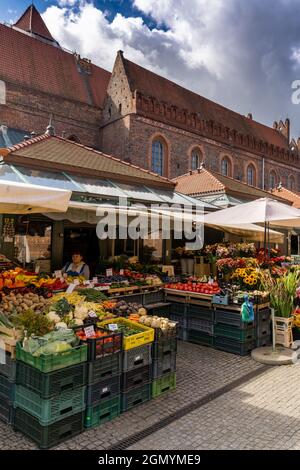 Danzig, Polen - 2. September 2021: Obst- und Gemüsemarkt im historischen Stadtzentrum von Danzig Stockfoto