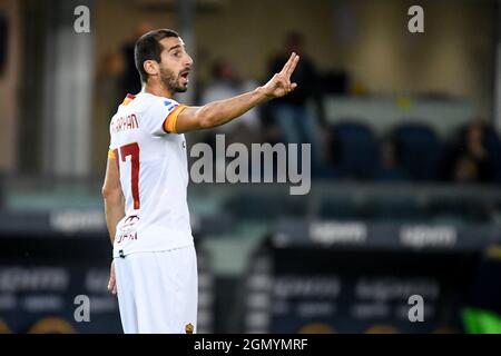 Verona, Italien. September 2021. Henrikh Mkhitaryan (Roma) during Hellas Verona FC vs AS Roma, Italyan Football Serie A match in Verona, Italy, September 19 2021 Quelle: Independent Photo Agency/Alamy Live News Stockfoto