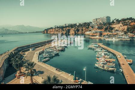 Antalya ist ein beliebter Ferienort am Mittelmeer, Türkei Stockfoto