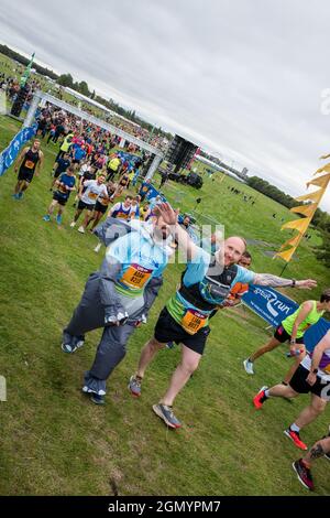 Läufer, die sich für den Great North Run 2021, GNR40, im Stadtzentrum von newcastle vorbereiten. Stockfoto