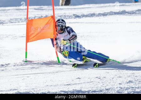 Matteo Marsaglia Alpinskifahrer Italiens trainiert in den Sommermonaten Riesenslalom in Cervinia / Zermatt Matterhorn Glacier Paradise Italienisches Ski-Team Stockfoto