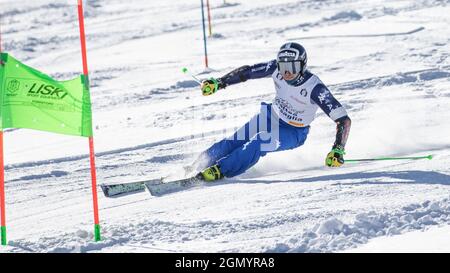 Matteo Marsaglia Alpinskifahrer Italiens trainiert in den Sommermonaten Riesenslalom in Cervinia / Zermatt Matterhorn Glacier Paradise Italienisches Ski-Team Stockfoto