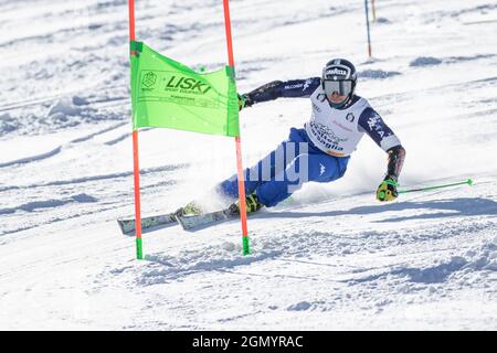 Matteo Marsaglia Alpinskifahrer Italiens trainiert in den Sommermonaten Riesenslalom in Cervinia / Zermatt Matterhorn Glacier Paradise Italienisches Ski-Team Stockfoto