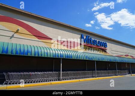 EDGEWATER, NJ - 27. MAI 2021 - Blick auf den Mitsuwa Marketplace Japanisches Lebensmittelgeschäft in Edgewater, New Jersey, USA. Stockfoto