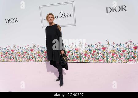 Düsseldorf, Deutschland. September 2021. Schauspielerin Veronica Ferres kommt zum 'Miss Dior Millefiori Pop-Up' in die Königsallee. Quelle: Henning Kaiser/dpa/Alamy Live News Stockfoto