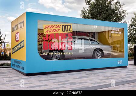 James Bond 007 Aston Martin DB5 zeigt auf der Battersea Power Station Development South London UK Stockfoto