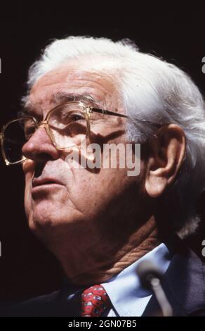 Austin Texas USA, um 1985: Ehemaliger Gouverneur von Texas. John Connally spricht auf einer Konferenz. ©Bob Daemmrich Stockfoto