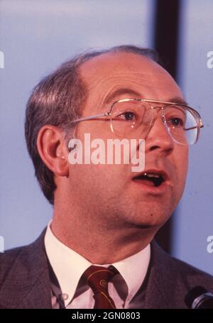 Austin Texas USA, um 1987: US-Senator Phil Gramm aus Texas hält eine Rede. ©Bob Daemmrich Stockfoto