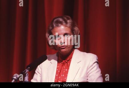 Austin Texas USA, 1985: Sandra Day O'Connor, die erste Frau, die zum Obergericht ernannt wurde, spricht mit Jurastudenten der University of Texas an der Austin Law School. ©Bob Daemmrich Stockfoto