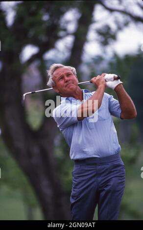 Austin Texas USA, 1990: Der legendäre Profi-Golfer ARNOLD PALMER spielt beim Legends of Golf Turnier für Senioren-Golfer. Stockfoto