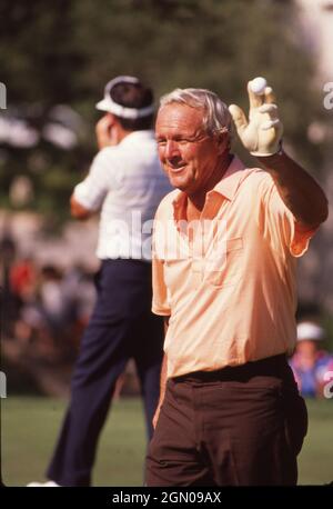 Austin Texas USA, 1988: Der legendäre Profi-Golfer ARNOLD PALMER spielt beim Legends of Golf Turnier für Senioren-Golfer. Stockfoto