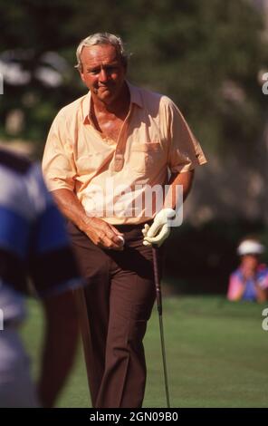 Austin Texas USA, 1988: Der legendäre Profi-Golfer ARNOLD PALMER spielt beim Legends of Golf Turnier für Senioren-Golfer. Stockfoto