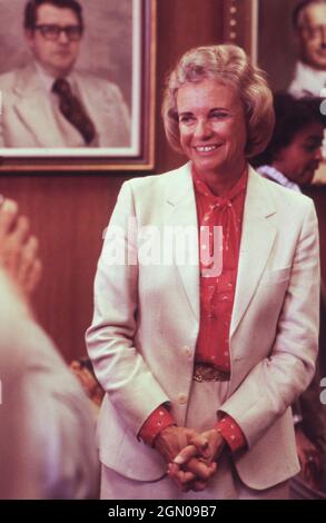 Austin Texas USA, 1985: Sandra Day O'Connor, die erste Frau, die zum Obergericht ernannt wurde, spricht mit Jurastudenten der University of Texas an der Austin Law School. ©Bob Daemmrich Stockfoto