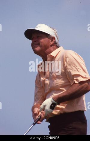 Austin Texas USA, 1988: Der legendäre Profi-Golfer ARNOLD PALMER spielt beim Legends of Golf Turnier für Senioren-Golfer. Stockfoto