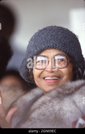 San Antonio Texas USA, 1987: Die Bürgerrechtlerin ROSA PARKS feiert den Martin Luther King Day als besonderen Gast bei den Feierlichkeiten in der Innenstadt. ©Bob Daemmrich Stockfoto