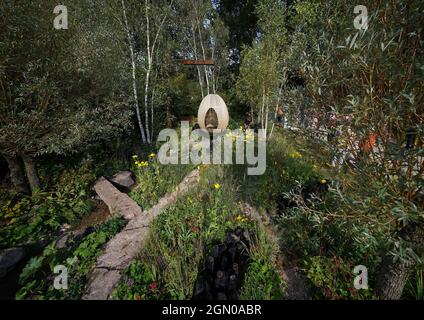 Der Yeo Valley Organic Garden wurde von Tom Massey mit Unterstützung von Sarah Mead entworfen, der während der RHS Chelsea Flower Show im Royal Hospital Chelsea, London, mit einem Gold in den Show Gardens Awards ausgezeichnet wurde. Bilddatum: Dienstag, 21. September 2021. Stockfoto