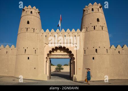 Eingangstor zum Al Jahili Fort, Al Ain, Abu Dhabi, Vereinigte Arabische Emirate, Naher Osten Stockfoto