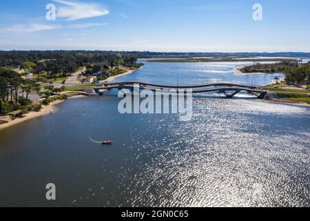 Luftaufnahme der La Barra Brücke, Punta del Este, Maldonado Department, Uruguay, Südamerika Stockfoto