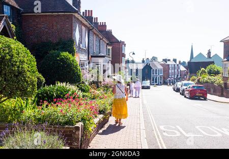 Cuckfield High Street in der Nähe von Haywards Heath , Sussex , England , Großbritannien Stockfoto