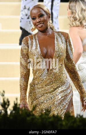 Mary J Blige nimmt an der 2021 Met Gala Celebrating in America: A Lexicon of Fashion im Metropolitan Museum of Art am 13. September 2021 in New Yor Teil Stockfoto