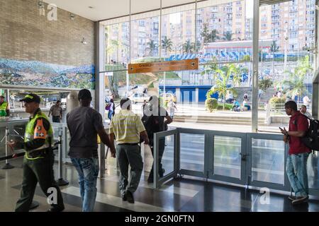 MEDELLIN, KOLUMBIEN - 1. SEPTEMBER: Station La Aurora des Seilbahnsystems Medellin. Stockfoto