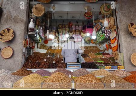 Berühmter Souk-Bezirk von Marrakesch, Marokko, Nordafrika Stockfoto