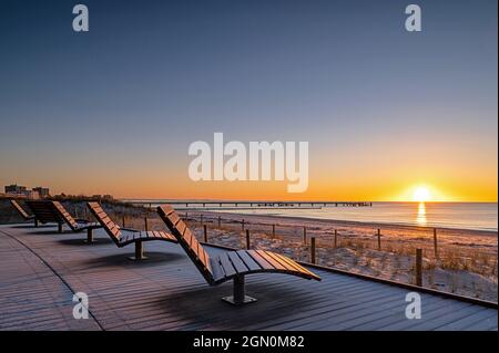 Strandsofas am Strand von Großenbrode, Ostseeheilbad Großenbrode, Großenbrode, Ostsee, Ostholstein, Schleswig-Holstein, Deutschland Stockfoto