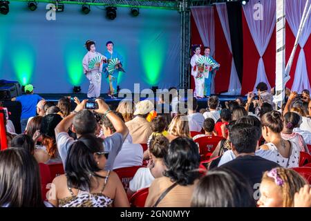 Salvador, Bahia, Brasilien - 31. August 2014: Japanische Tradition beim Bonodori Festival in Salvador, Bahia. Stockfoto