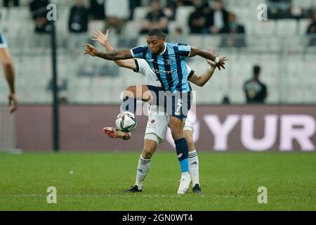 ISTANBOEL, TÜRKEI - 21. SEPTEMBER: Britt Assombalonga von Adana Demirspor während des türkischen Super Lig-Spiels zwischen Besiktas und Adana Demirspor am 21. September 2021 im Vodafone Park in Istanboel, Türkei (Foto von /Orange Picts) Stockfoto