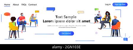 Mischen Sie Rennbusinessleute in Masken, die während des Gesprächs diskutieren Brainstorming zu Bubble Communication Stock Vektor