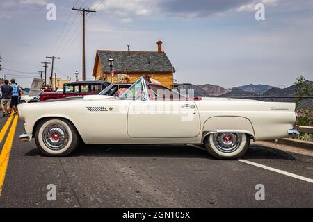 Virginia City, NV - 31. Juli 2021: 1955 Ford Thunderbird Cabriolet auf einer lokalen Auto-Show. Stockfoto