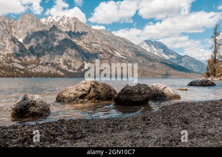 Foto eines Sees und einer Bergkette im Grand Teton National Park in Wyoming Stockfoto